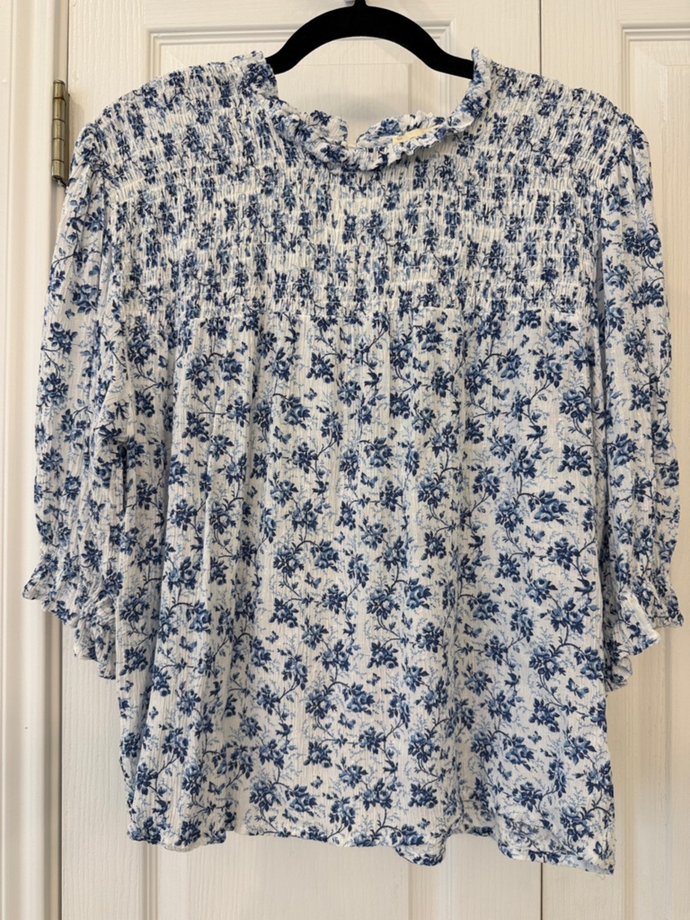 Cynthia Rowley Blue and White Floral Smocked Lightweight Peasant Blouse size M